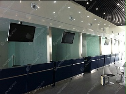 天津东站通莎旅游集散中心32寸悬挂式广告机